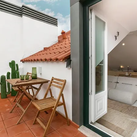 Apartament The Downtown Terrace - Fabulous Views, Romantic Penthouse, 6th-floor No Lift *