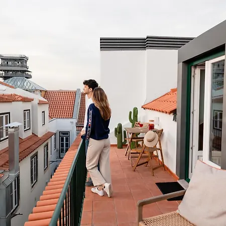 The Downtown Terrace - Fabulous Views, Romantic Penthouse, 6th-floor No Lift Apartament