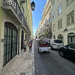 The Downtown Terrace - Fabulous Views, Romantic Penthouse, 6th-floor No Lift *
