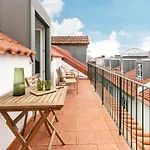 The Downtown Terrace - Fabulous Views, Romantic Penthouse, 6th-floor No Lift