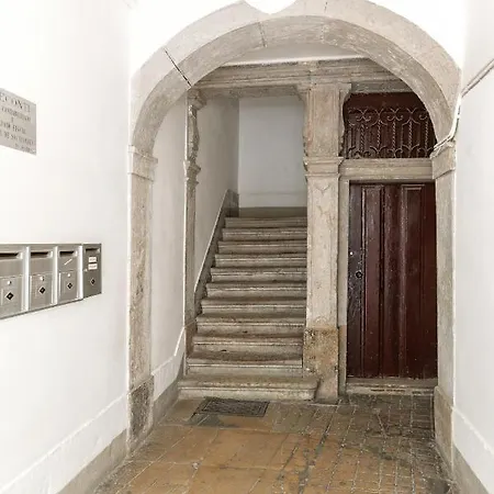 The Downtown Terrace - Fabulous Views, Romantic Penthouse, 6th-floor No Lift 公寓 Lisboa