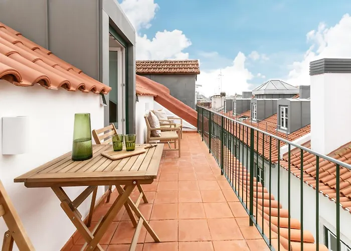 The Downtown Terrace - Fabulous Views, Romantic Penthouse, 6th-floor No Lift