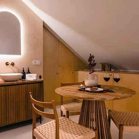 The Downtown Terrace - Fabulous Views, Romantic Penthouse, 6th-floor No Lift Apartamento