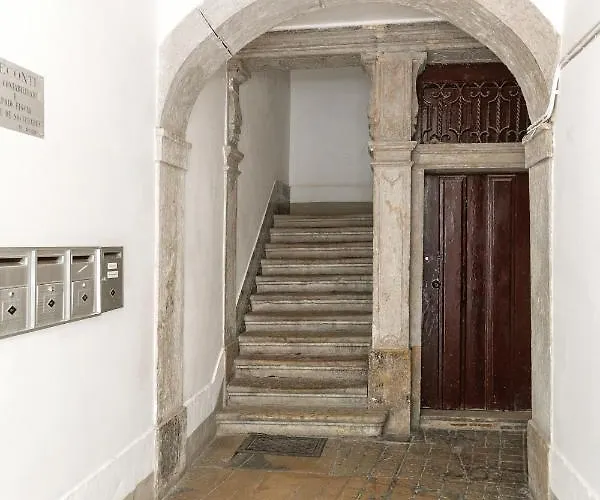 The Downtown Terrace - Fabulous Views, Romantic Penthouse, 6th-floor No Lift Appartamento Lisbona
